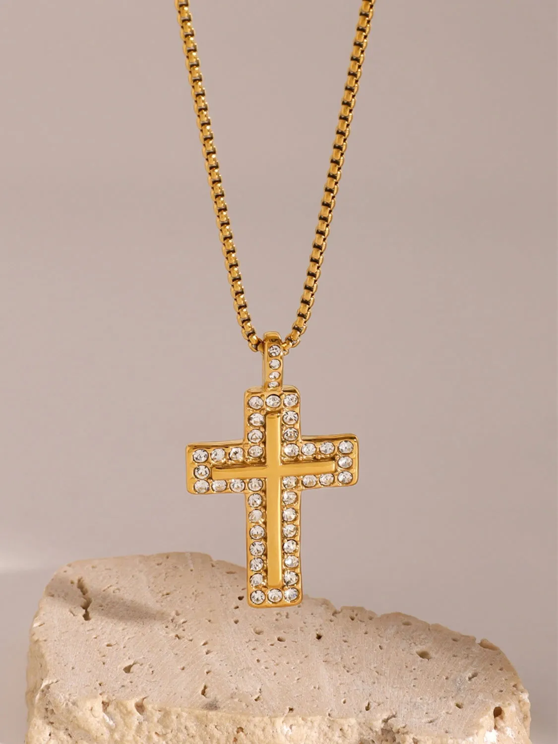 18K Gold-Plated Stainless Steel Cross Pendant Necklace with Cubic Zirconia - Elegant Design for Everyday Wear
