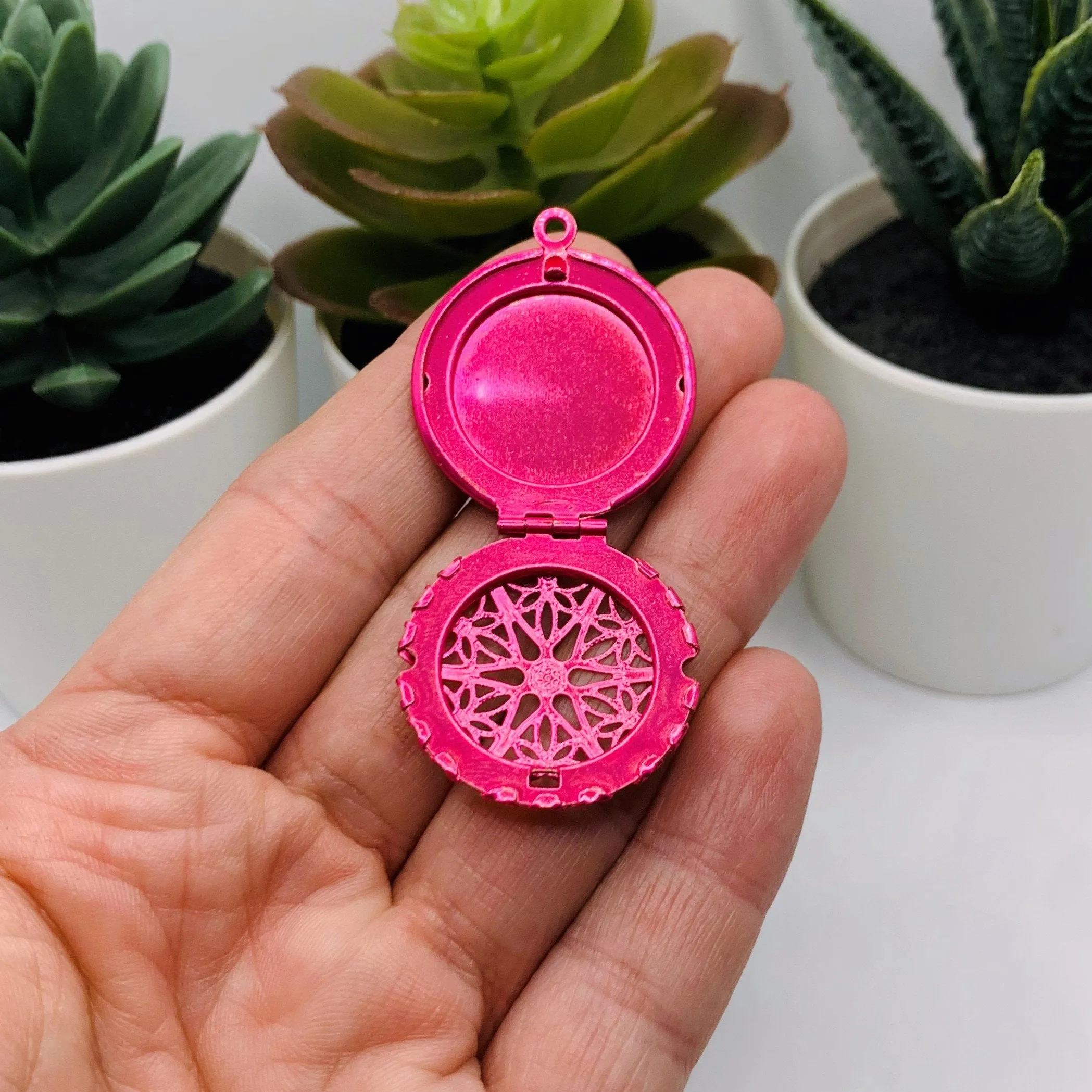 4 or 20 Pieces: Bright Pink Filigree Aromatherapy Essential Oil Diffuser Lockets