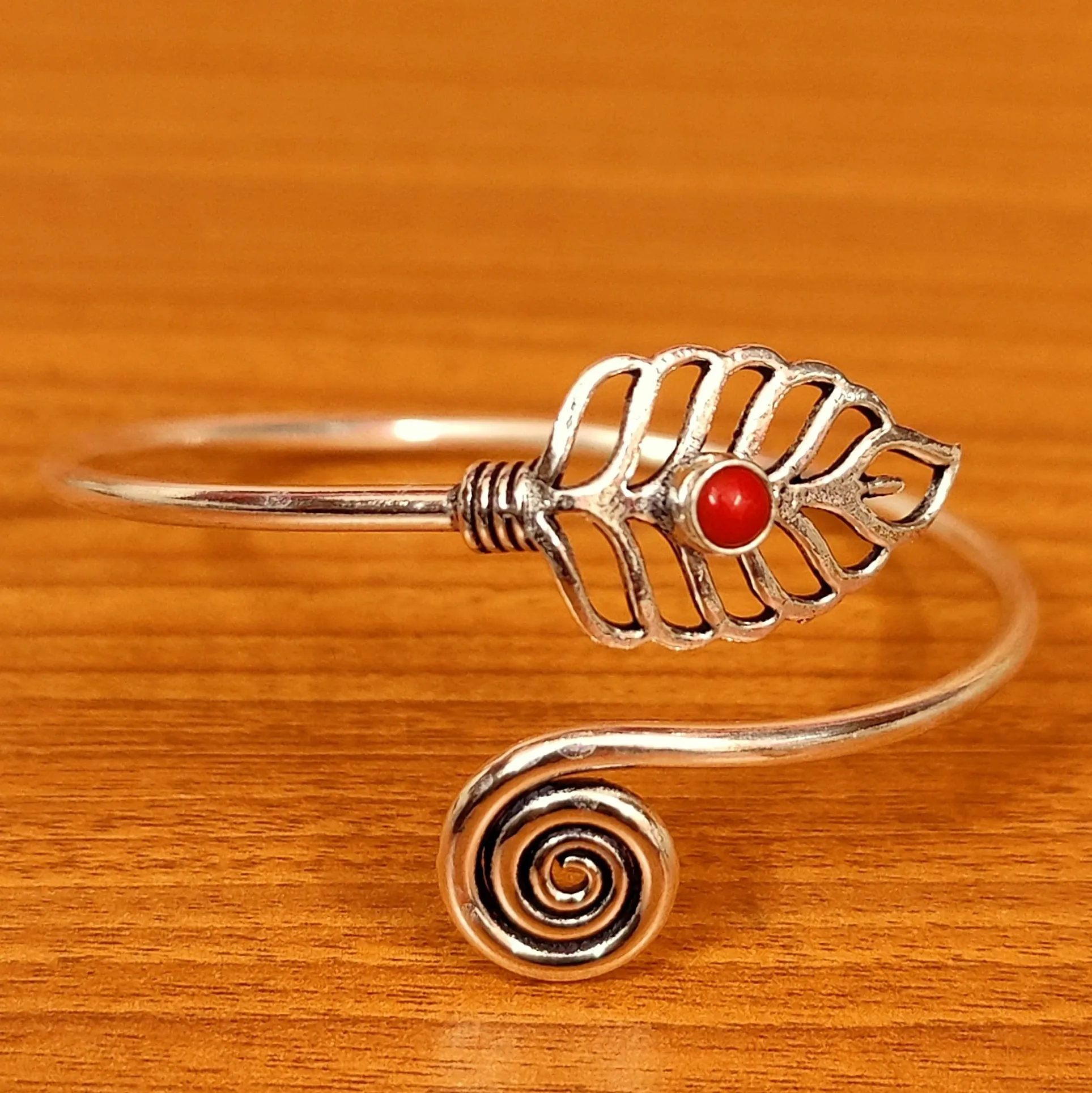 CORAL STONE SILVER LOOK ALIKE ADJUSTABLE BRACELET