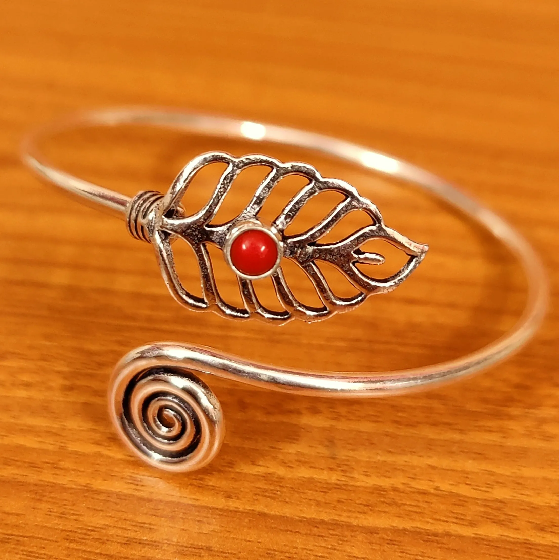 CORAL STONE SILVER LOOK ALIKE ADJUSTABLE BRACELET