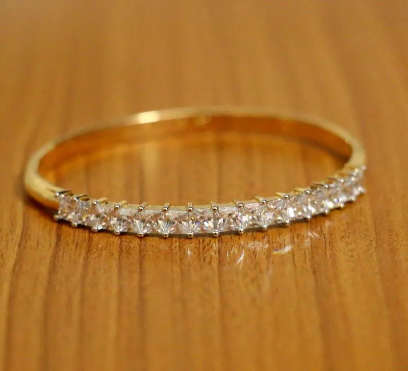 CZ PRINCESS CUT DIAMOND LOOK OPENABLE BRACELET