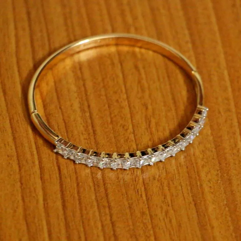 CZ PRINCESS CUT DIAMOND LOOK OPENABLE BRACELET