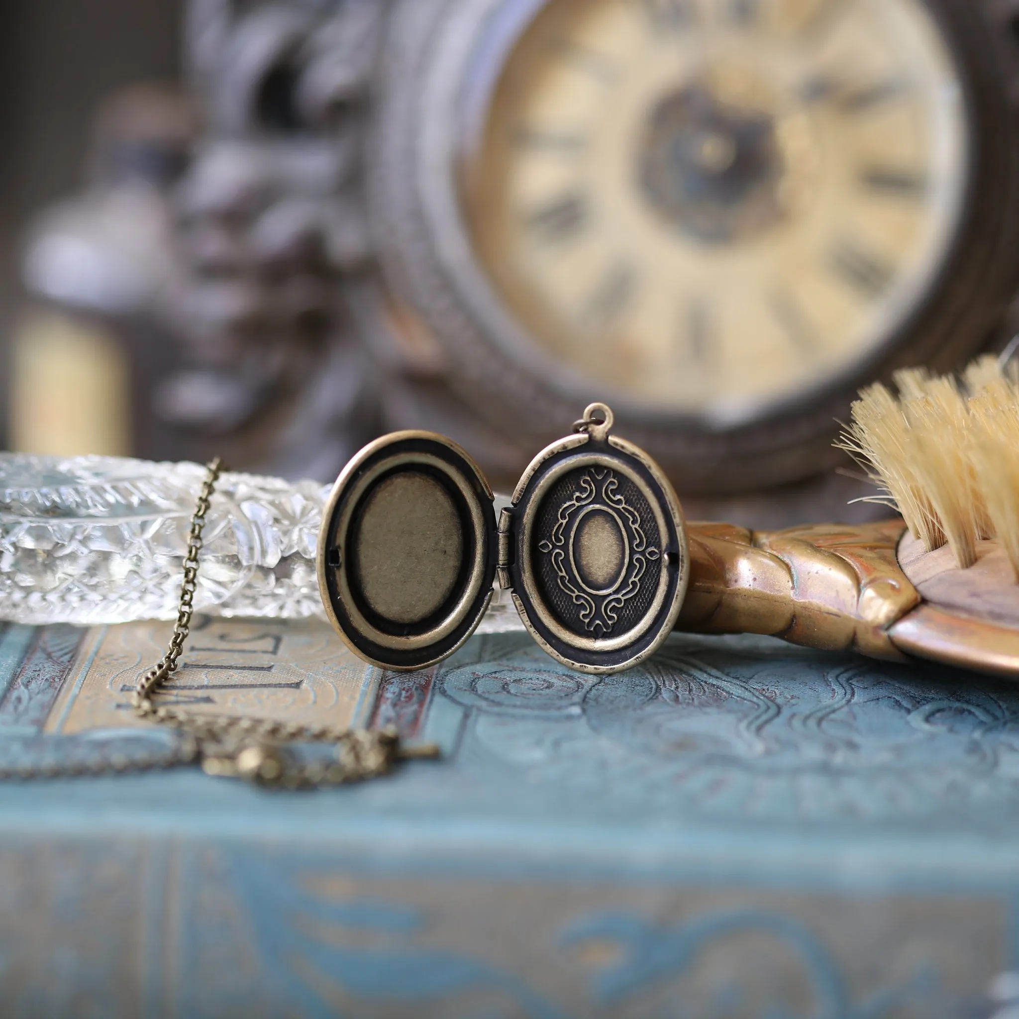 Dragonfly Cameo Oval Vintage Style Locket