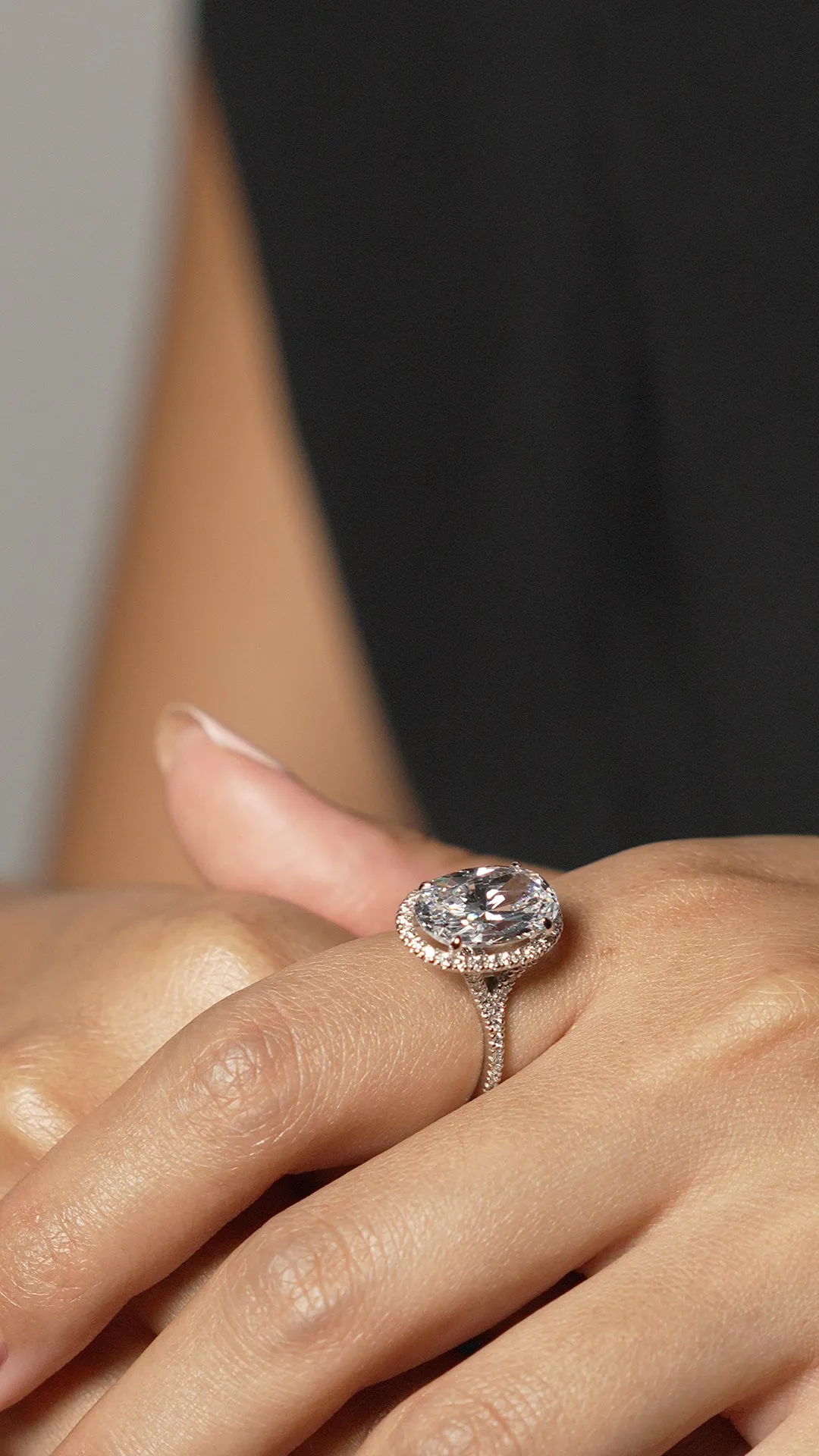 Lucille Oval Borderset Ring