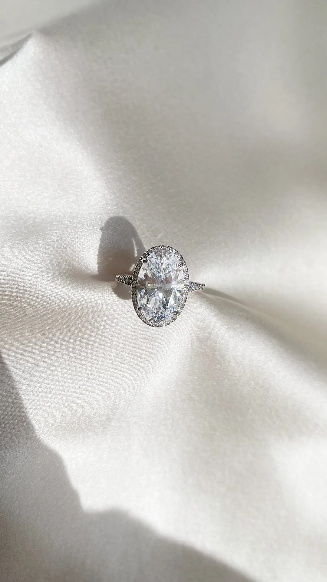 Lucille Oval Borderset Ring