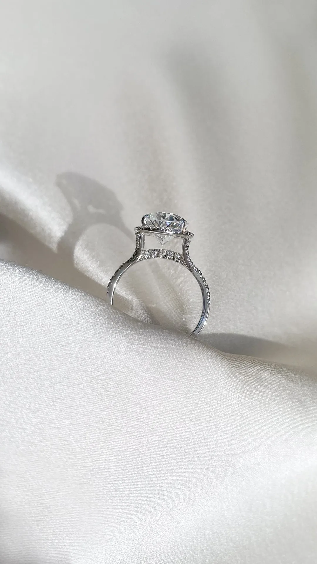 Lucille Oval Borderset Ring