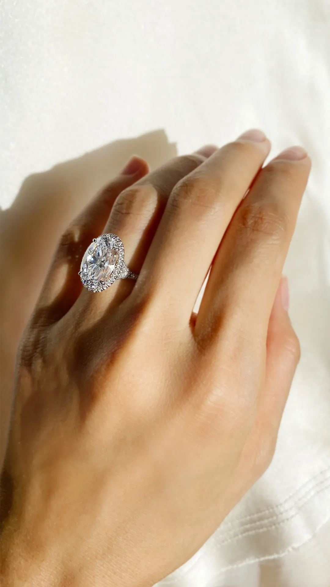 Lucille Oval Borderset Ring