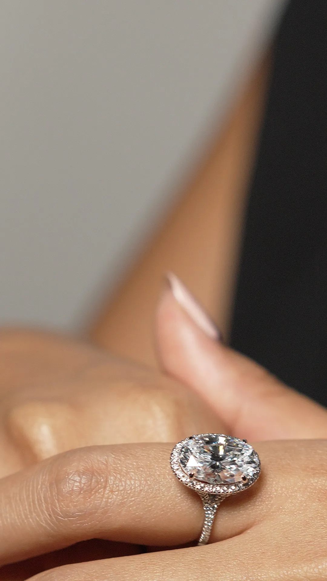 Lucille Oval Borderset Ring