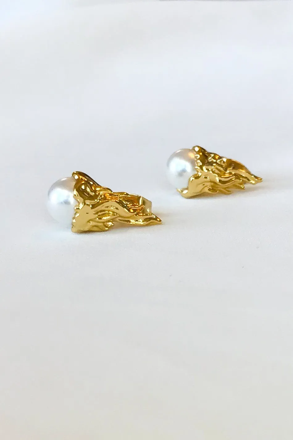 Megève 18K Gold Pearl Stud Earrings