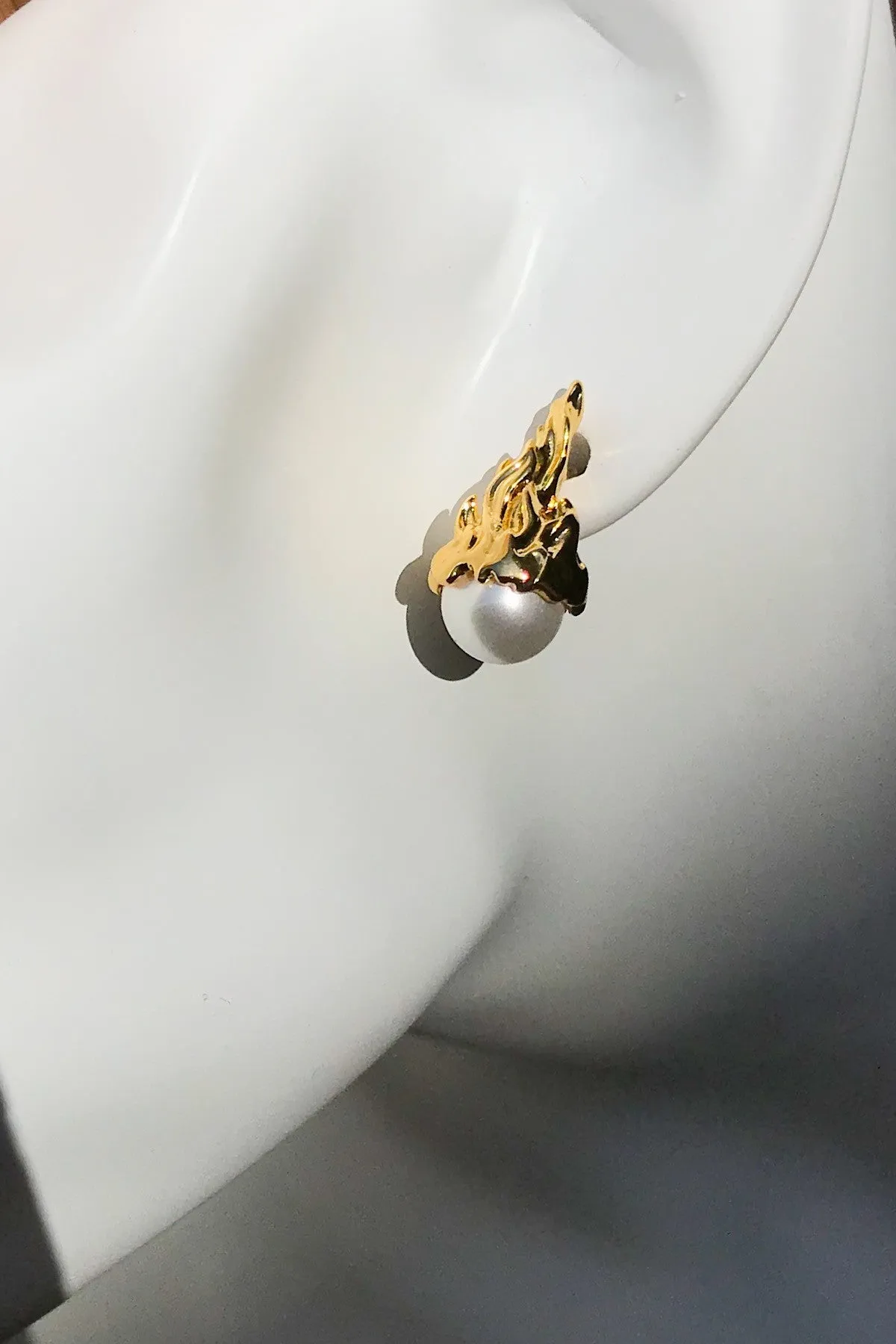 Megève 18K Gold Pearl Stud Earrings