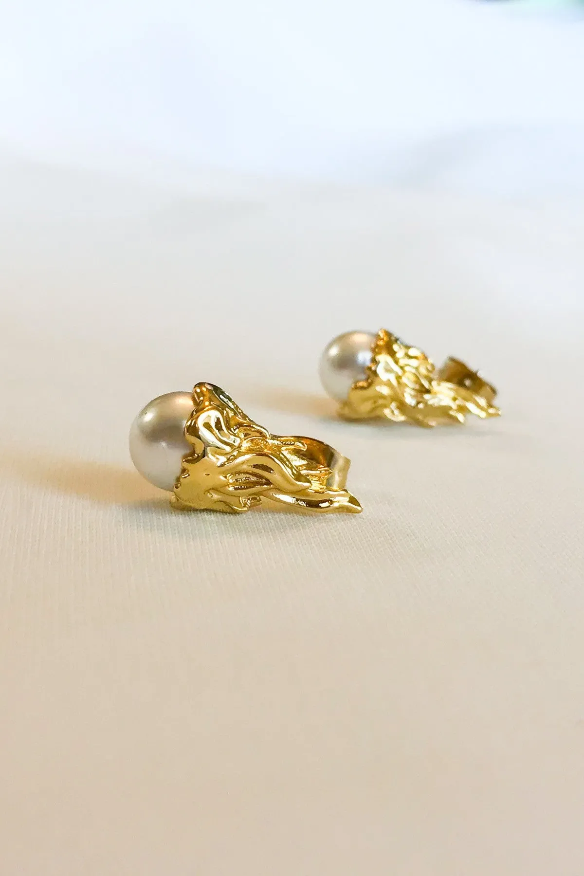 Megève 18K Gold Pearl Stud Earrings
