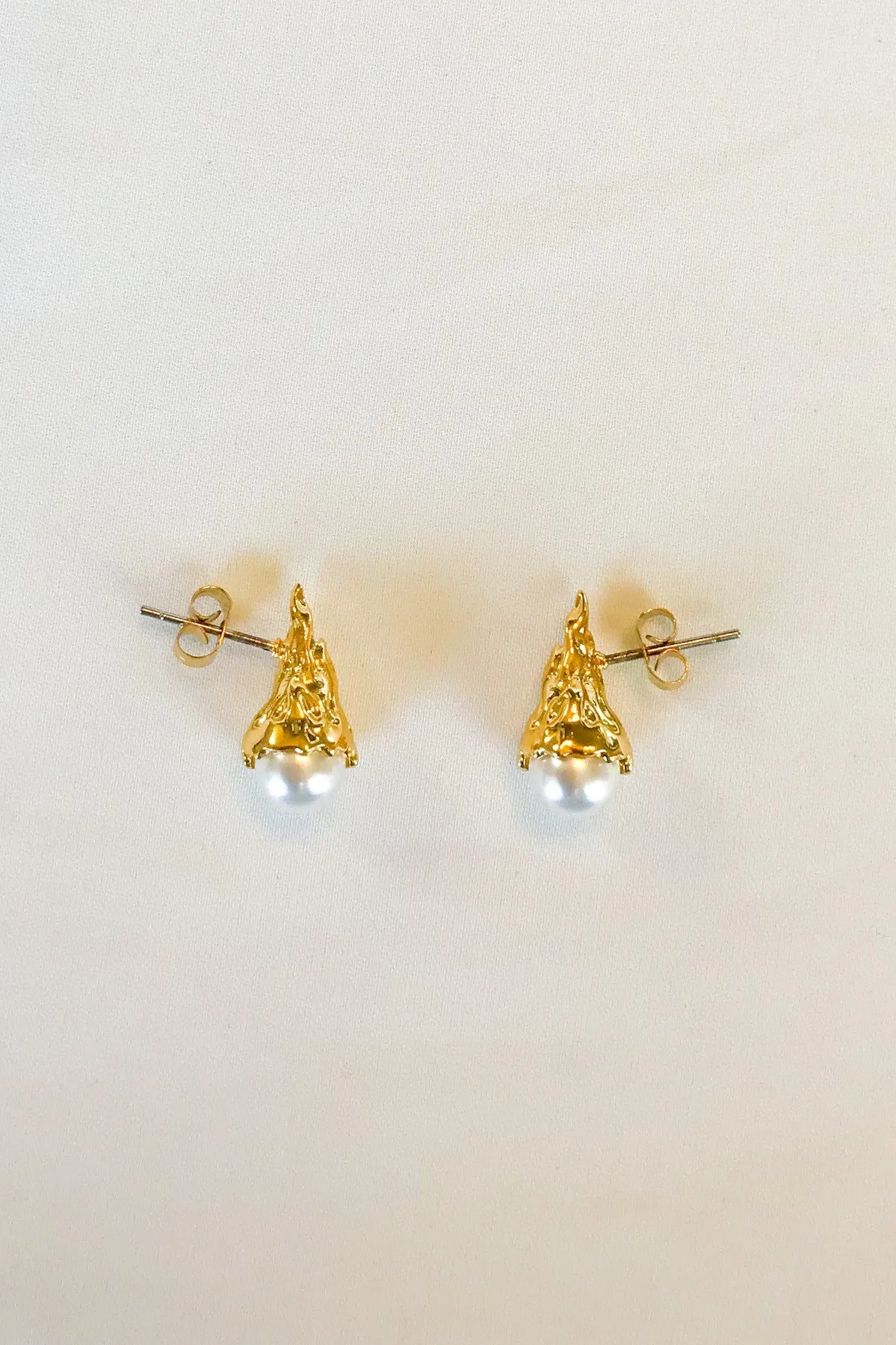 Megève 18K Gold Pearl Stud Earrings