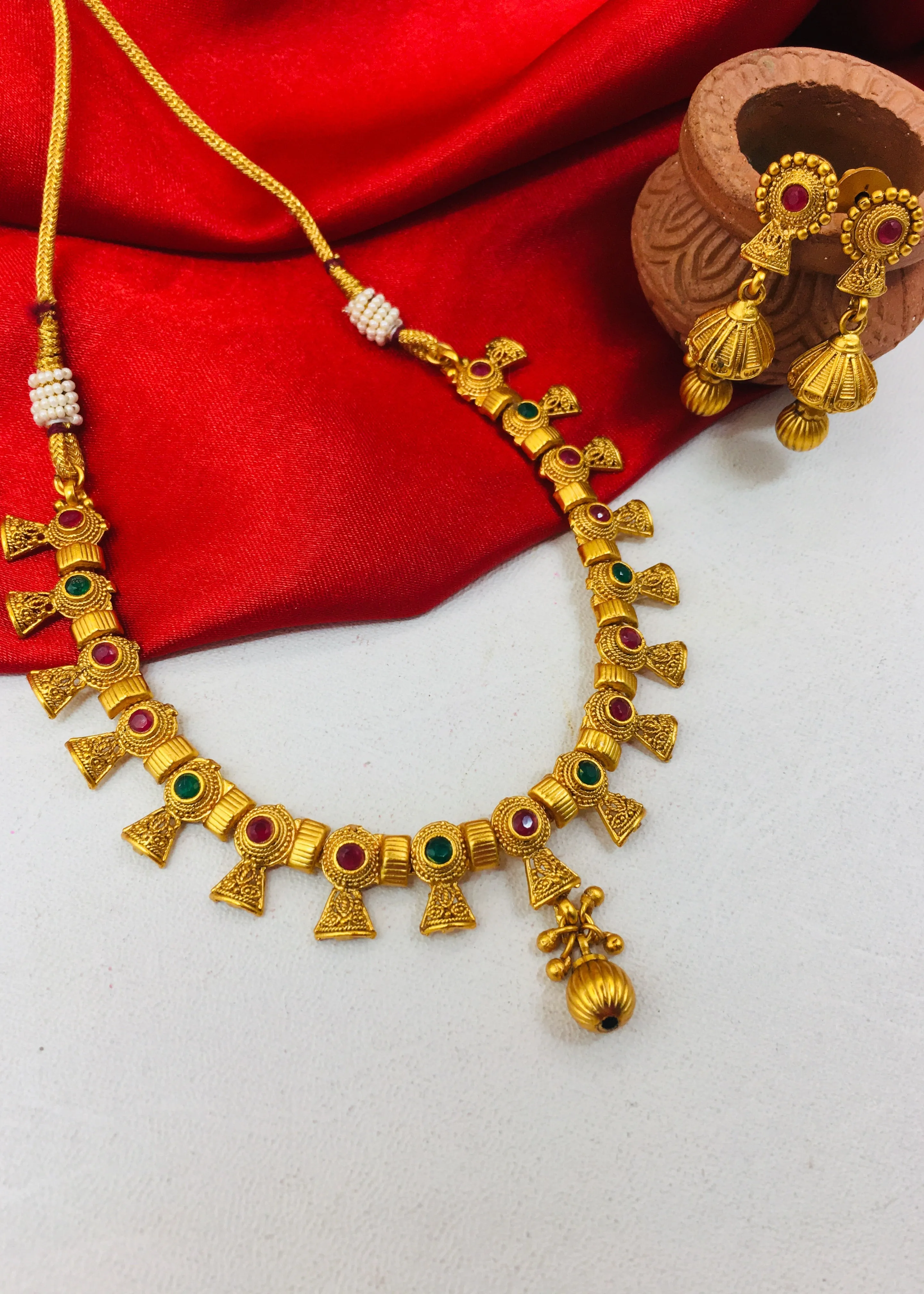 STONE DESIGN FLORAL NECKLACE