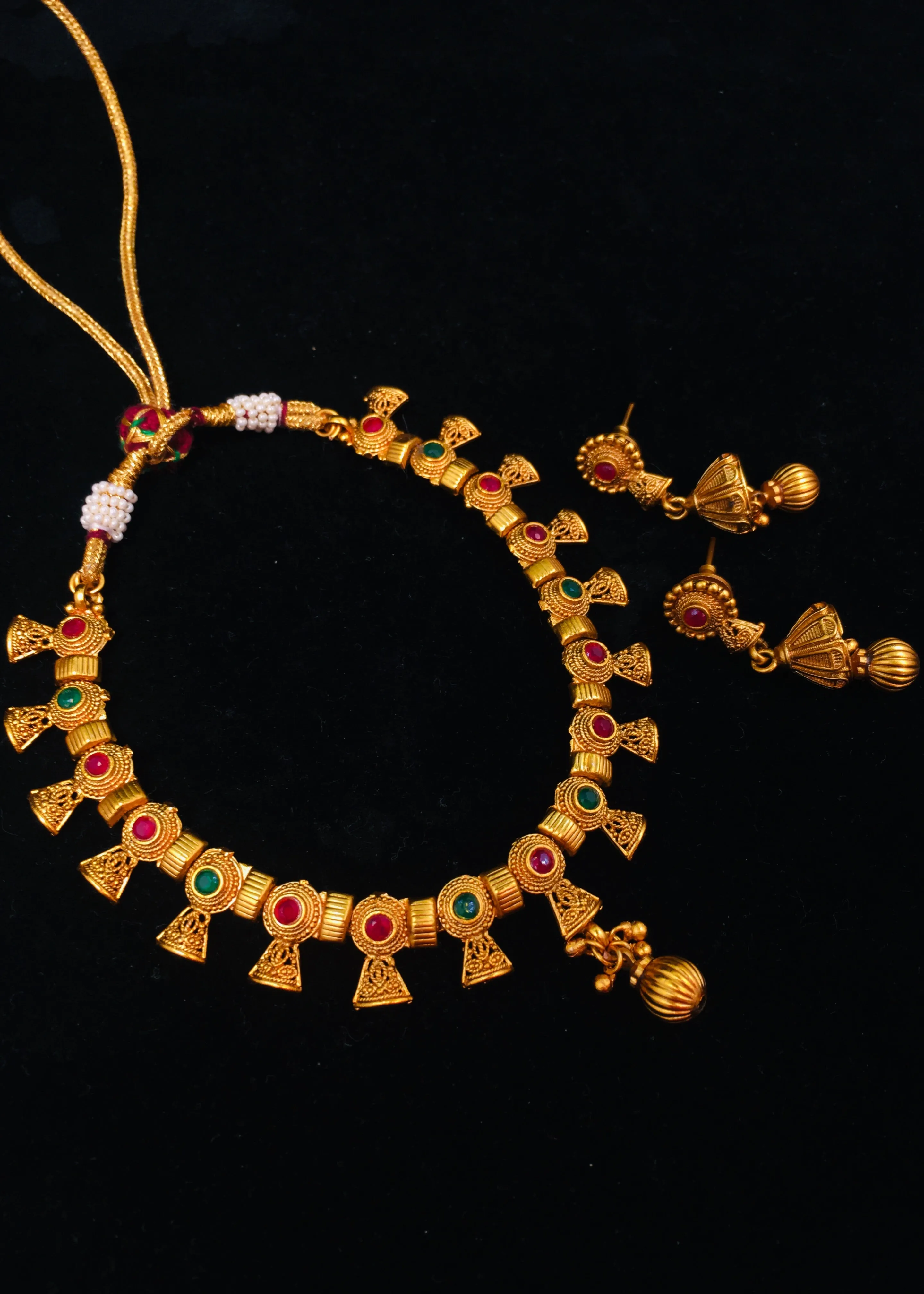STONE DESIGN FLORAL NECKLACE