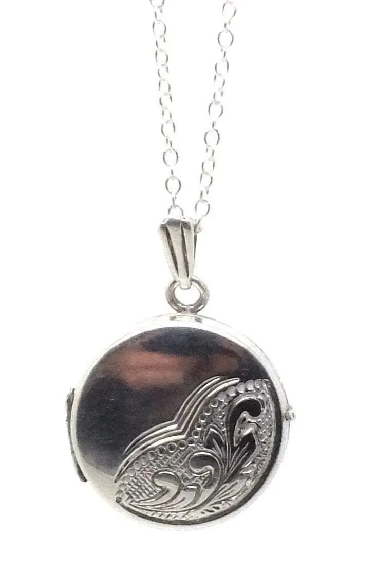 Vintage 1970s Classic Silver Locket Necklace
