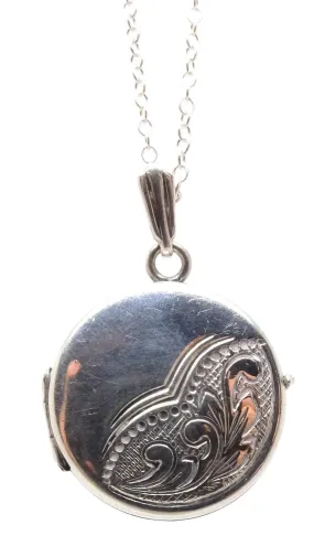 Vintage 1970s Classic Silver Locket Necklace