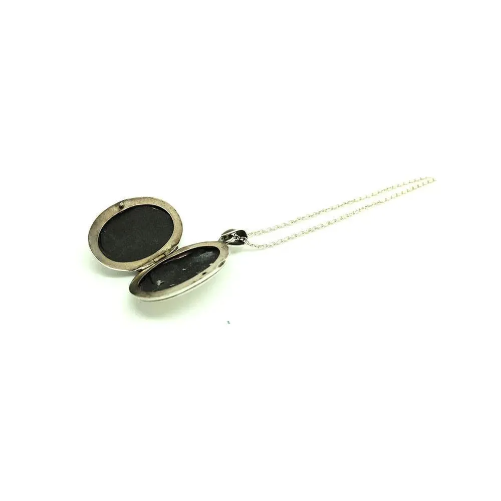 Vintage 1970s Silver Floral Oval Locket Necklace