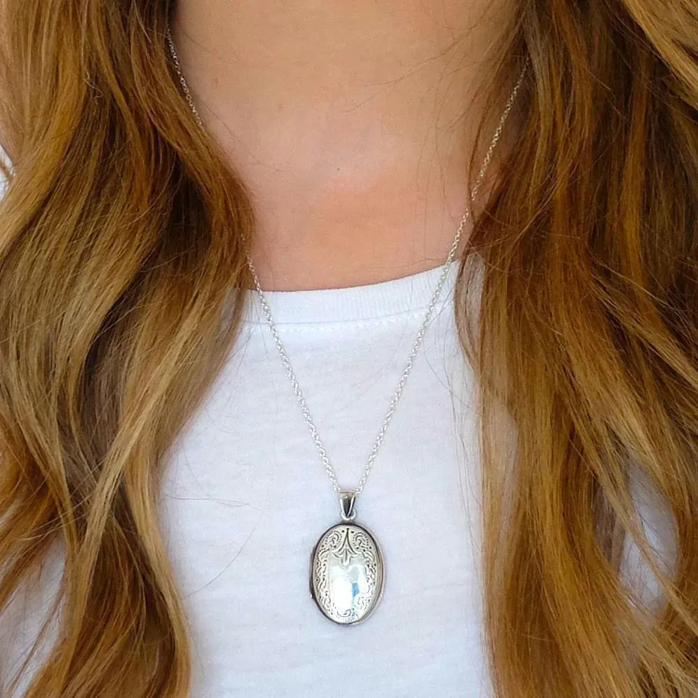 Vintage 1970s Silver Floral Oval Locket Necklace